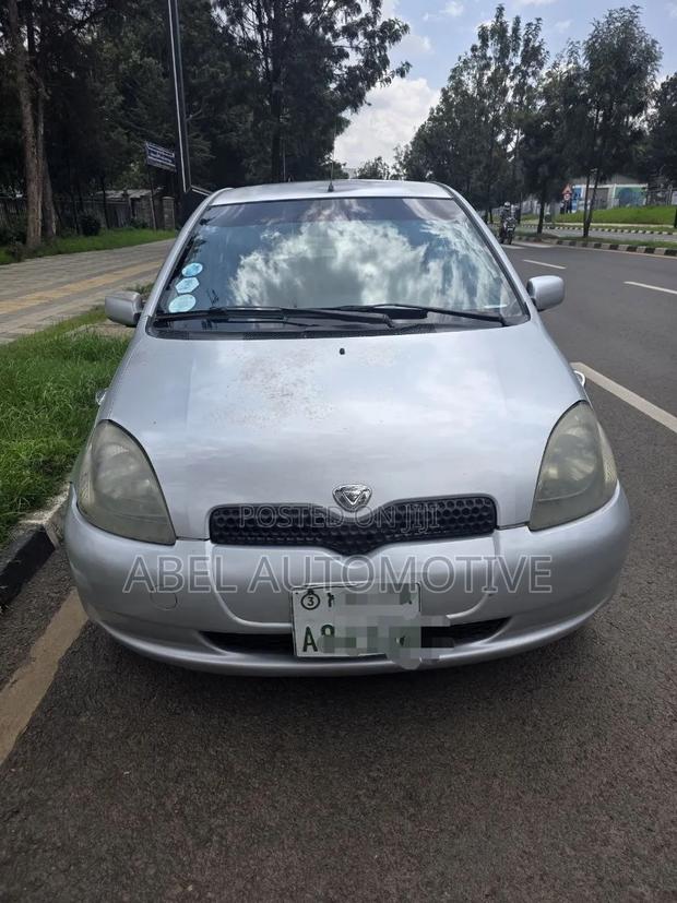 Toyota Vitz 2001 Silver