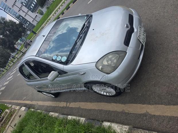 Toyota Vitz 2001 Silver