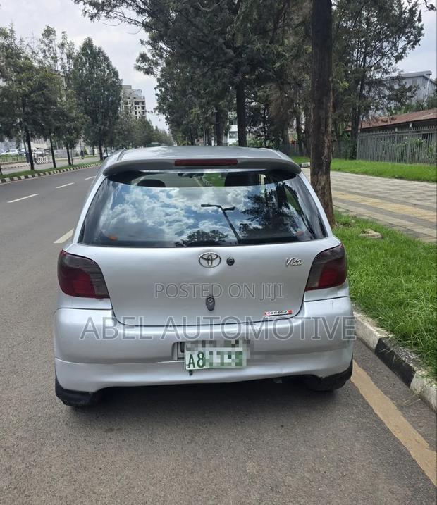Toyota Vitz 2001 Silver