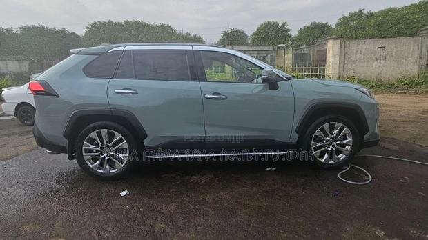 Toyota RAV4 2020 Orange