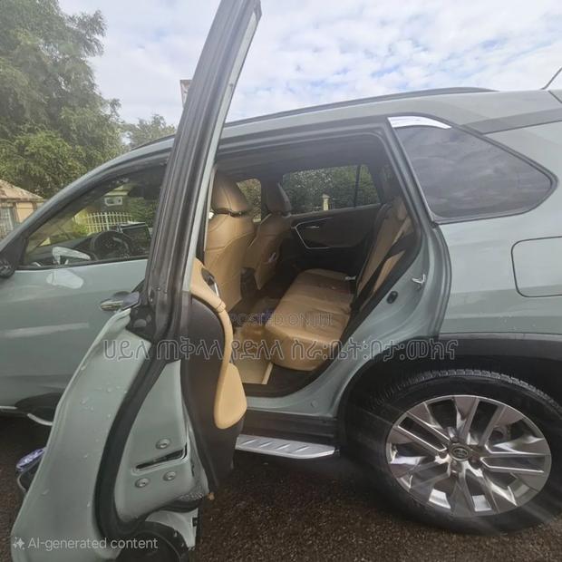 Toyota RAV4 2020 Orange