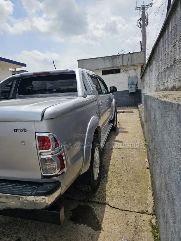Toyota Hilux 2015 Purple