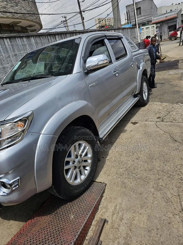 Toyota Hilux 2015 Purple