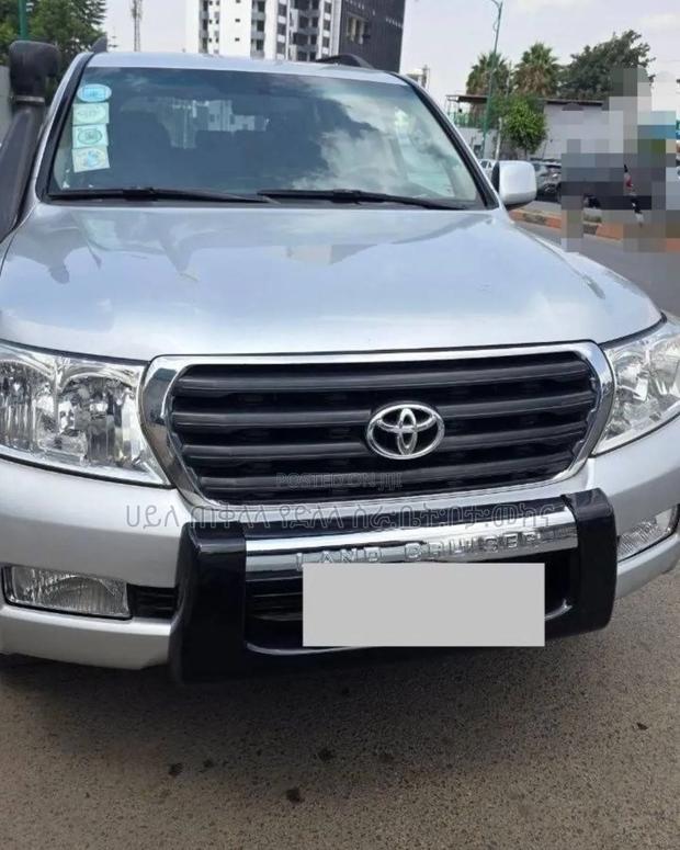 Toyota Land Cruiser 2010 Silver
