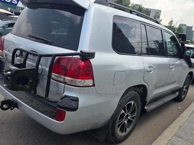 Toyota Land Cruiser 2010 Silver
