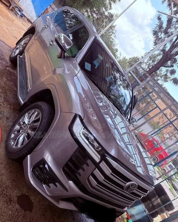 Toyota Land Cruiser 2022 Purple