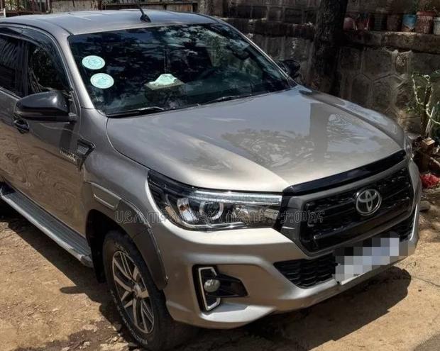 Toyota Hilux 2020 Purple