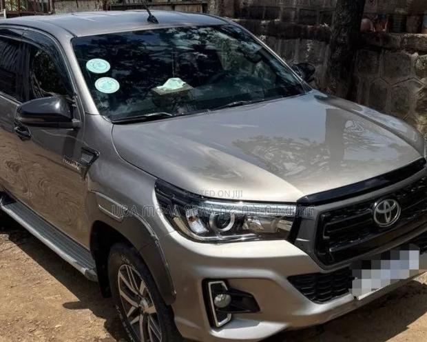 Toyota Hilux 2020 Purple