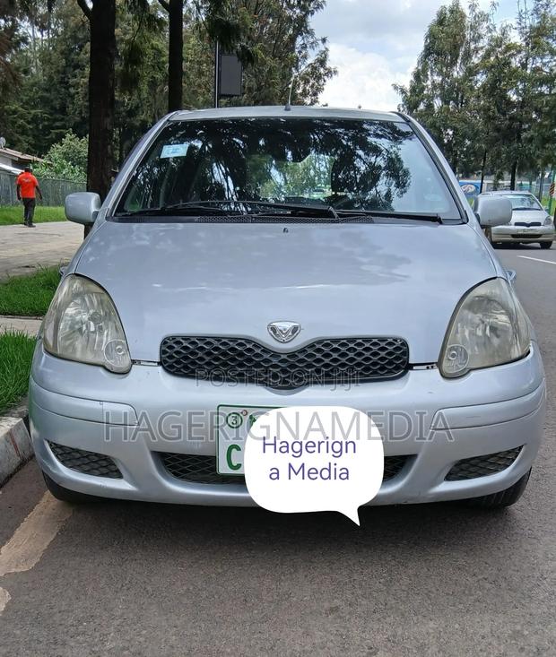 Toyota Vitz 2002 Silver