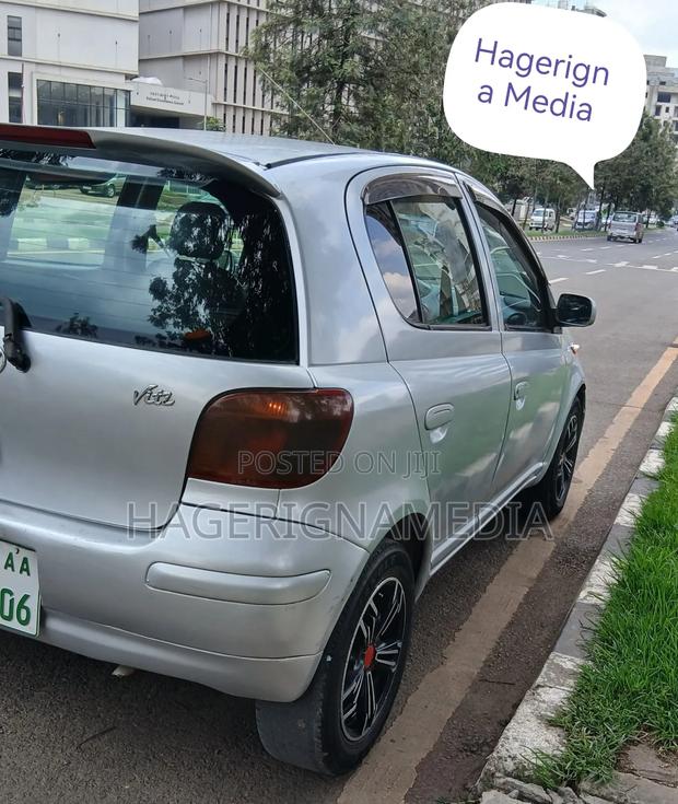 Toyota Vitz 2002 Silver