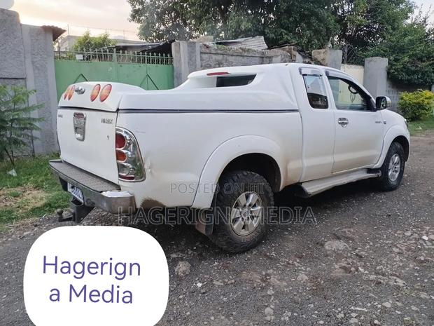 Toyota Hilux 2009 White