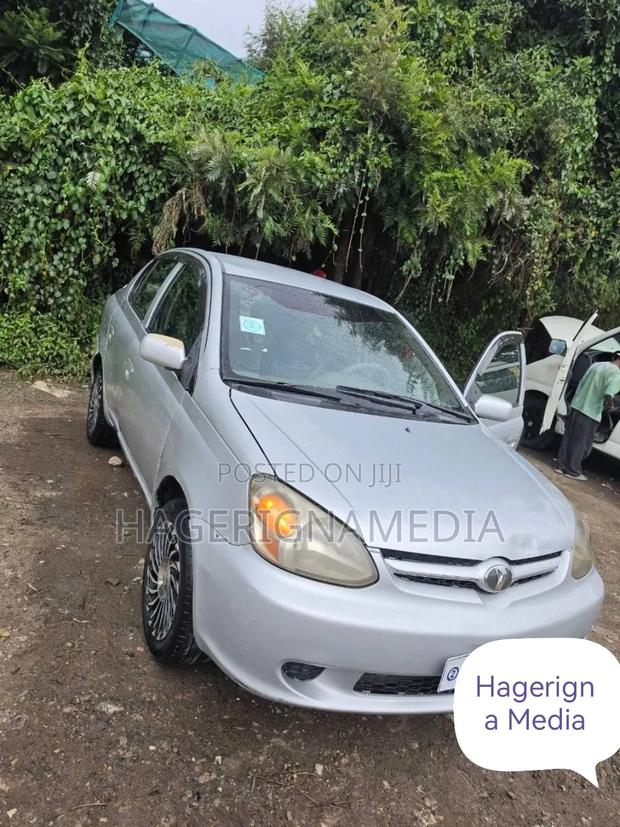 Toyota Platz 2005 Silver