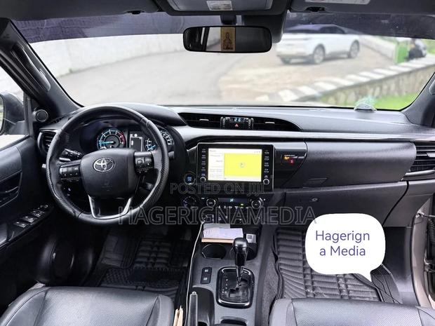 Toyota Hilux 2021 Gray