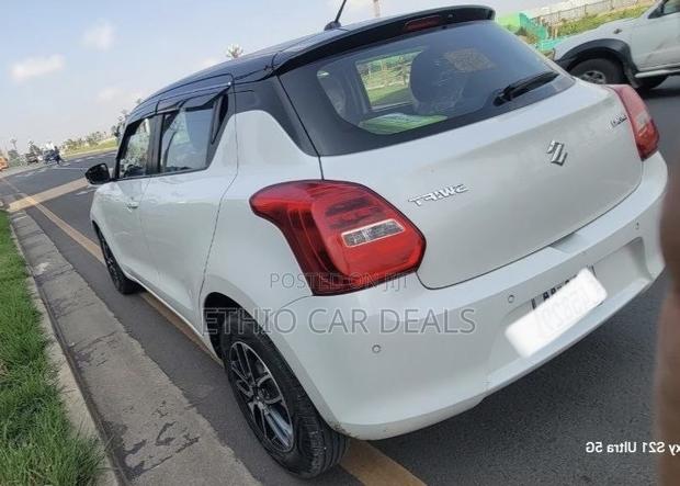 Suzuki Swift 2022 White