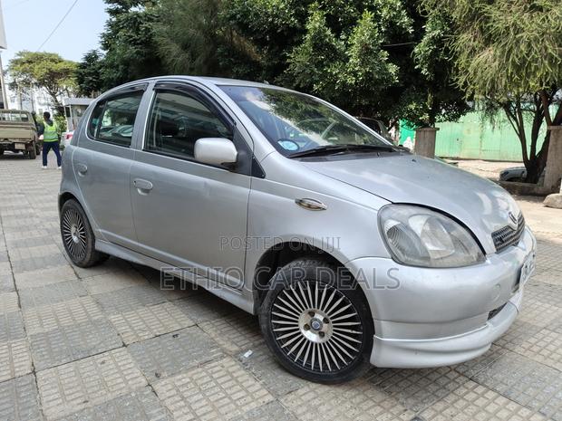 Toyota Vitz 2001 Silver