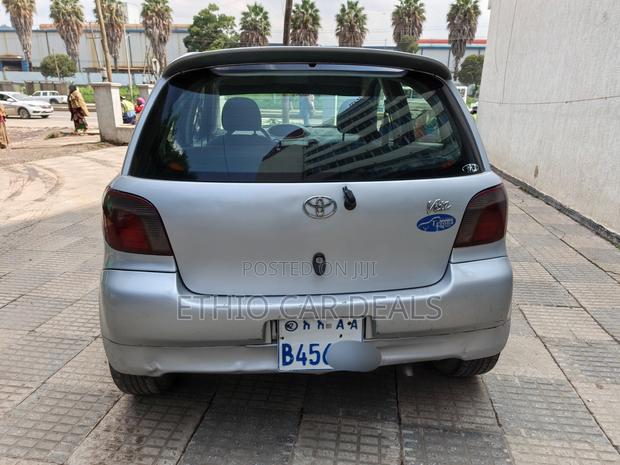Toyota Vitz 2001 Silver
