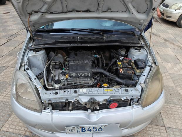 Toyota Vitz 2001 Silver
