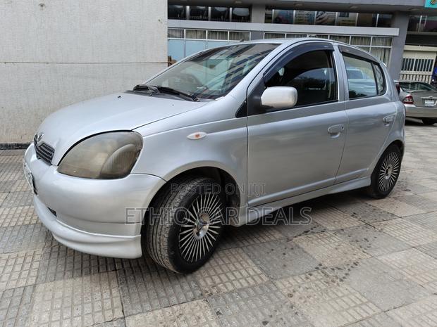 Toyota Vitz 2001 Silver