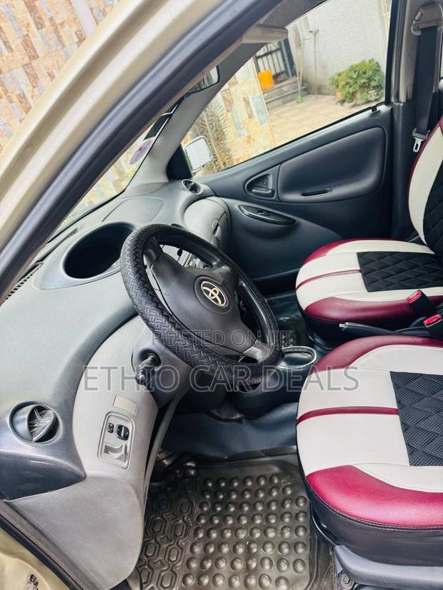 Toyota Vitz 2002 Gold