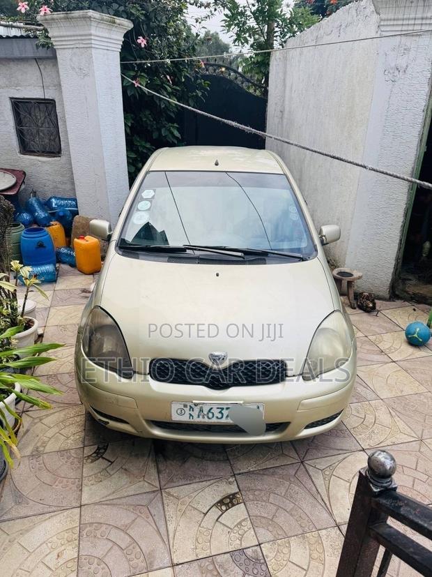 Toyota Vitz 2002 Gold