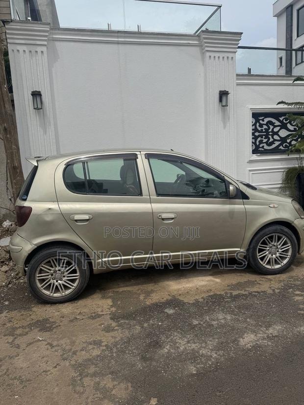 Toyota Vitz 2002 Gold