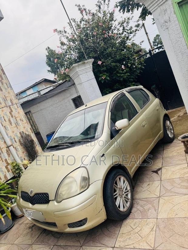 Toyota Vitz 2002 Gold