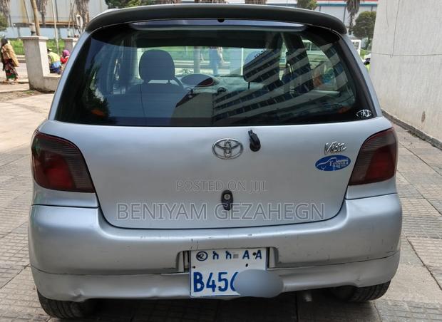 Toyota Vitz 2001 Silver