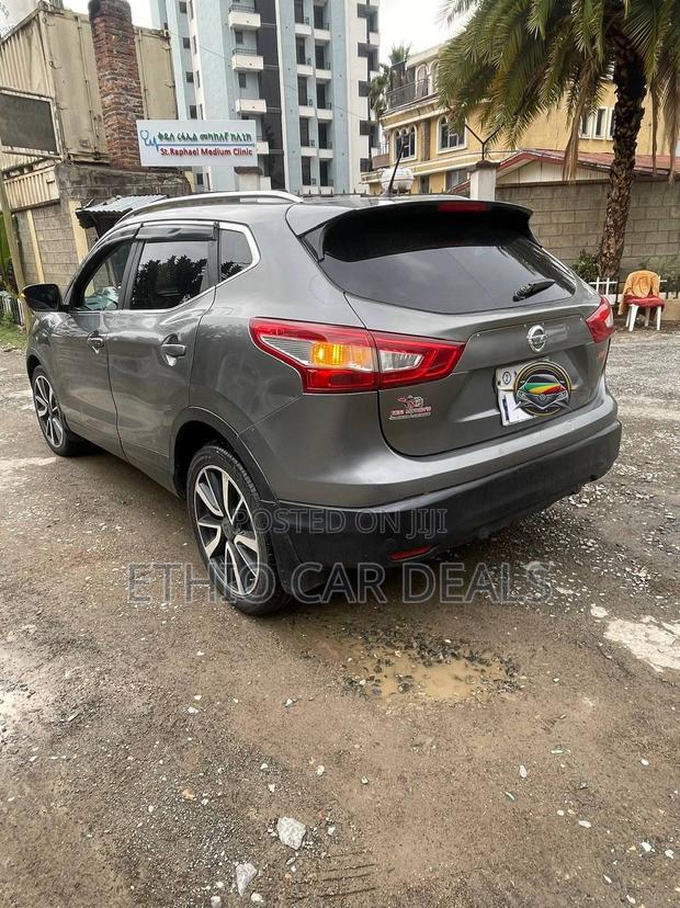 Nissan Qashqai 2017 Brown