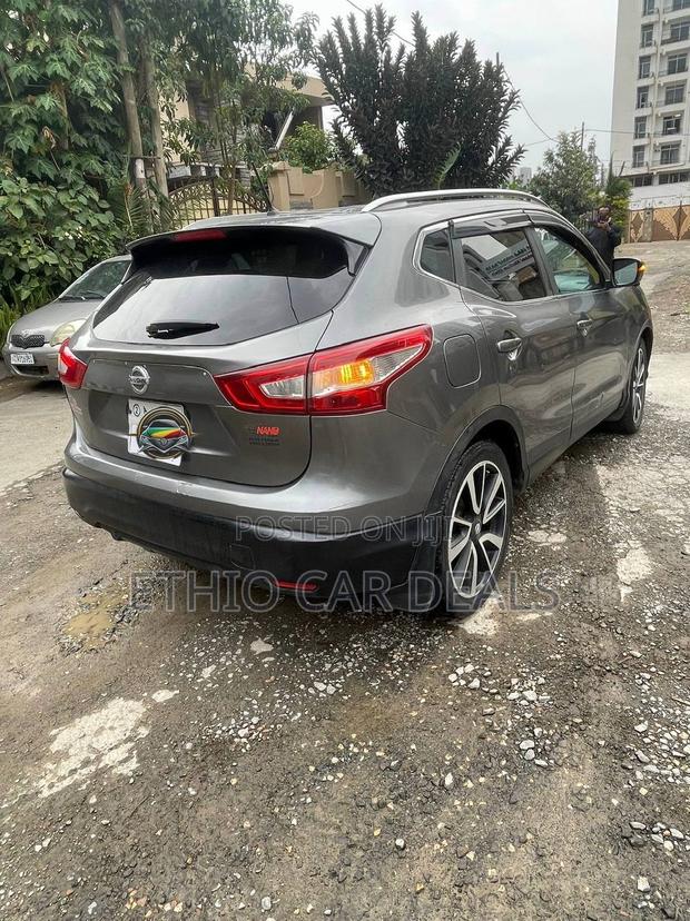 Nissan Qashqai 2017 Brown