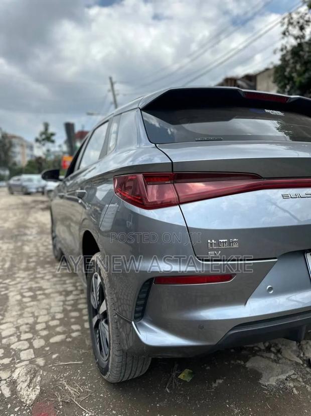 BYD E2 43 kWh 94 hp FWD 2024 Gray