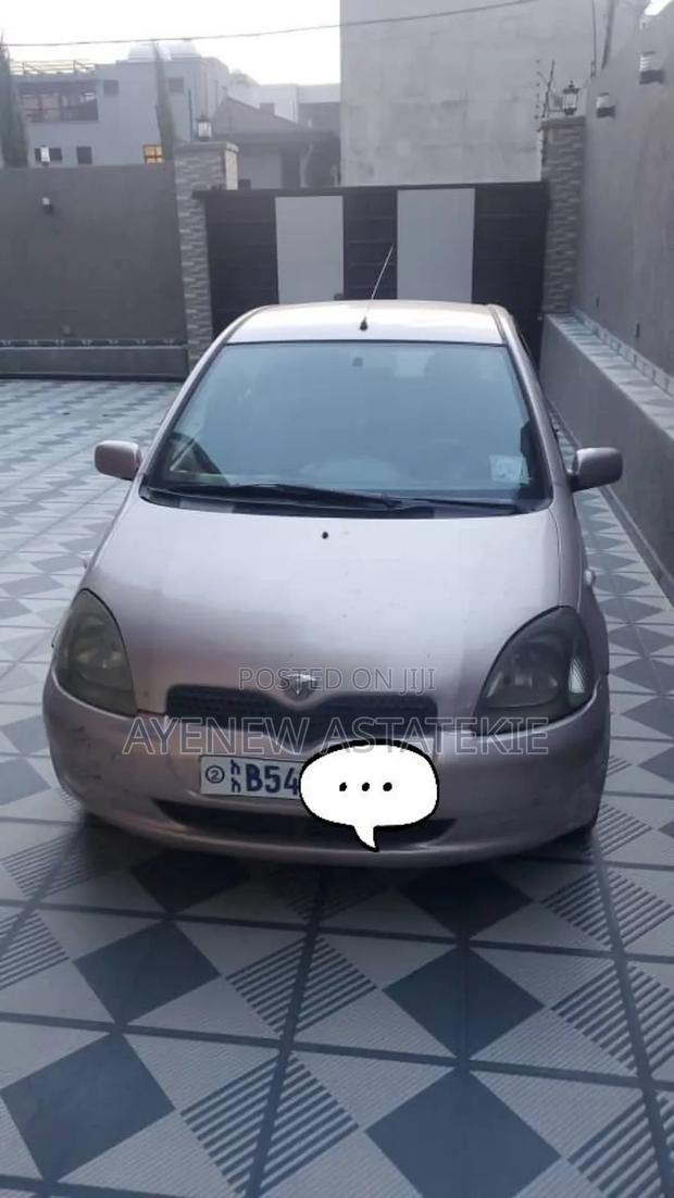 Toyota Vitz 2000 Pink