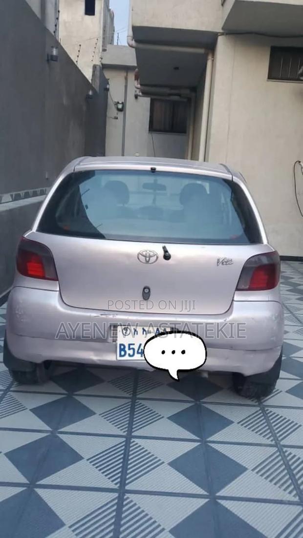 Toyota Vitz 2000 Pink