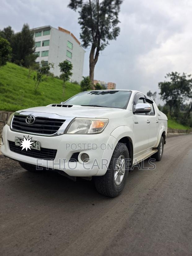 Toyota Hilux 2012 White