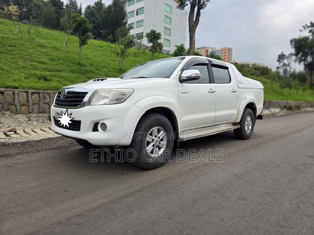 Toyota Hilux 2012 White