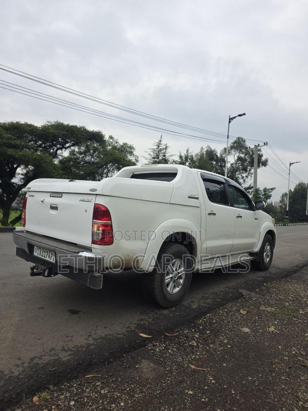 Toyota Hilux 2012 White