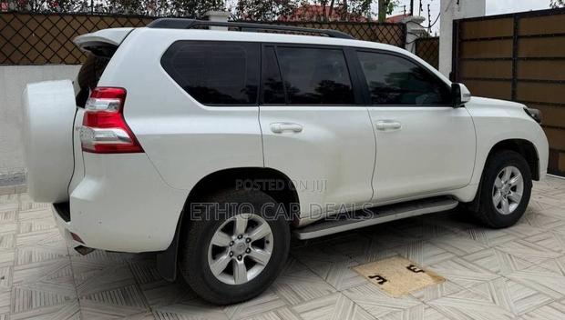 Toyota Land Cruiser Prado 2016 White