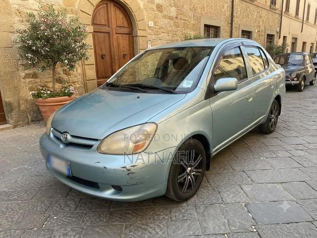 Toyota Platz 2002 Blue