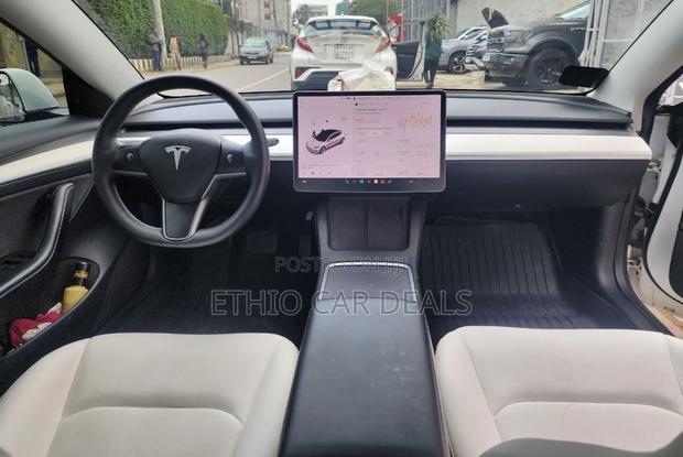 Tesla Model Y 2023 White
