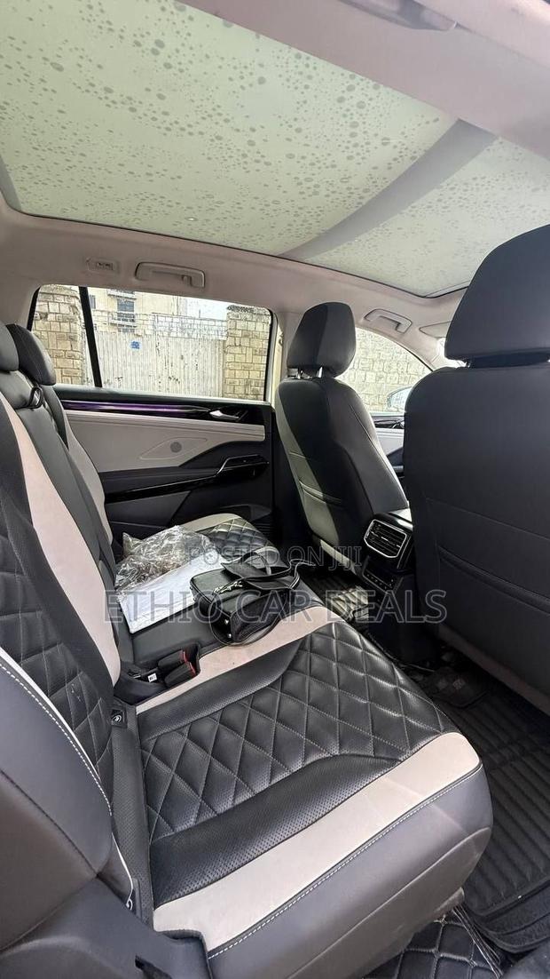 Volkswagen ID.6 2023 White