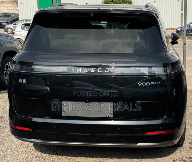 New Lynk & Co 900 2025 Black