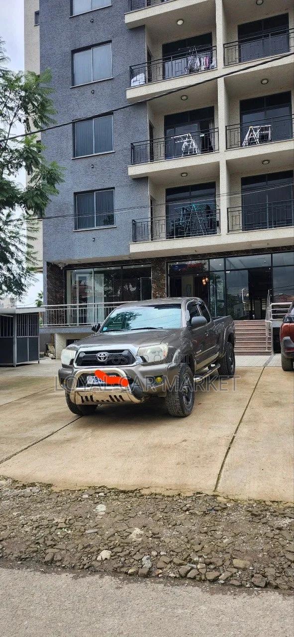 Toyota Tacoma 2015 Gray