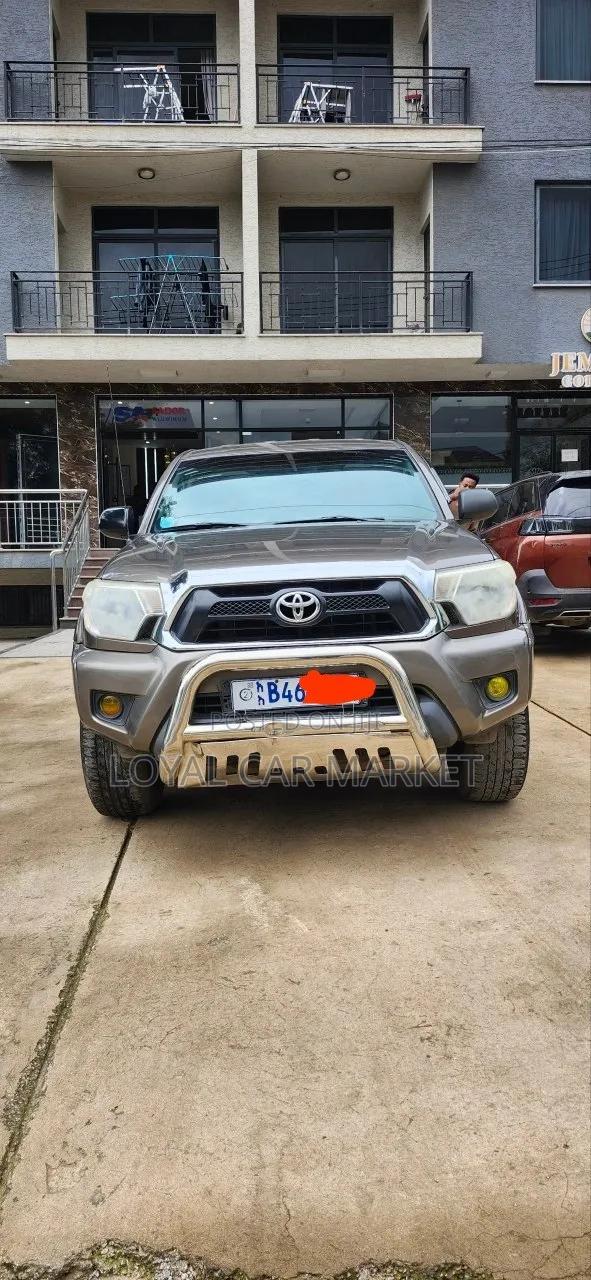 Toyota Tacoma 2015 Gray