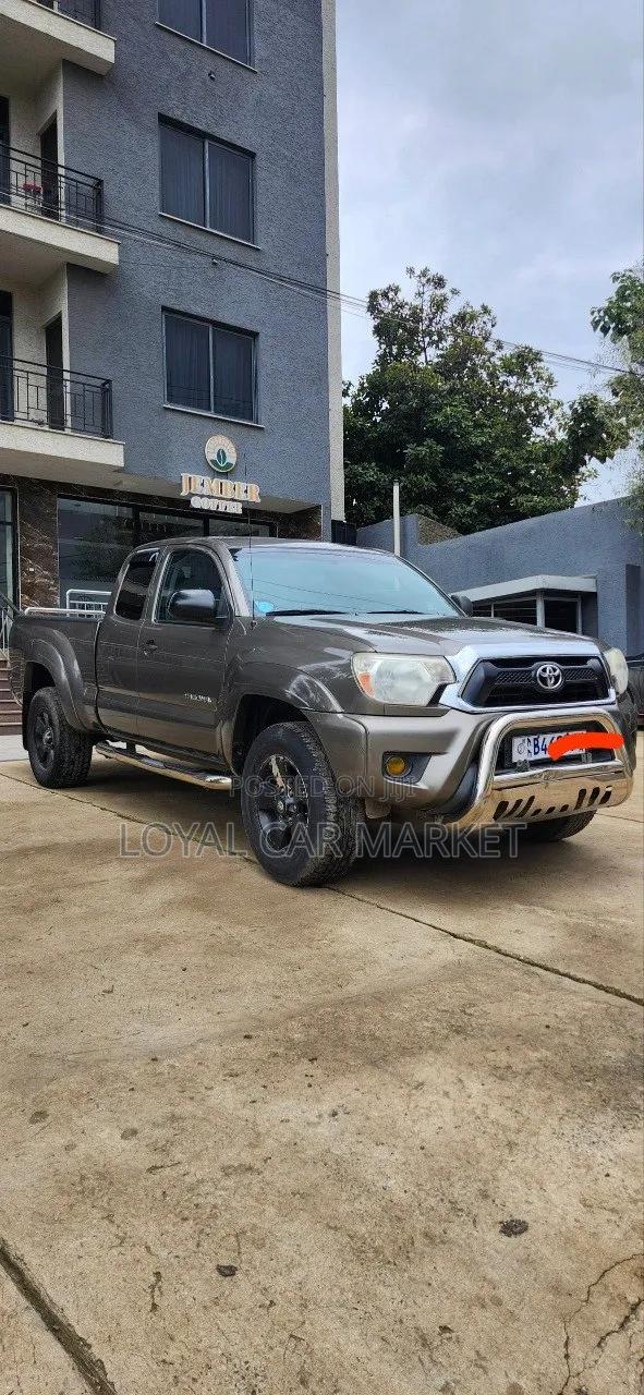 Toyota Tacoma 2015 Gray