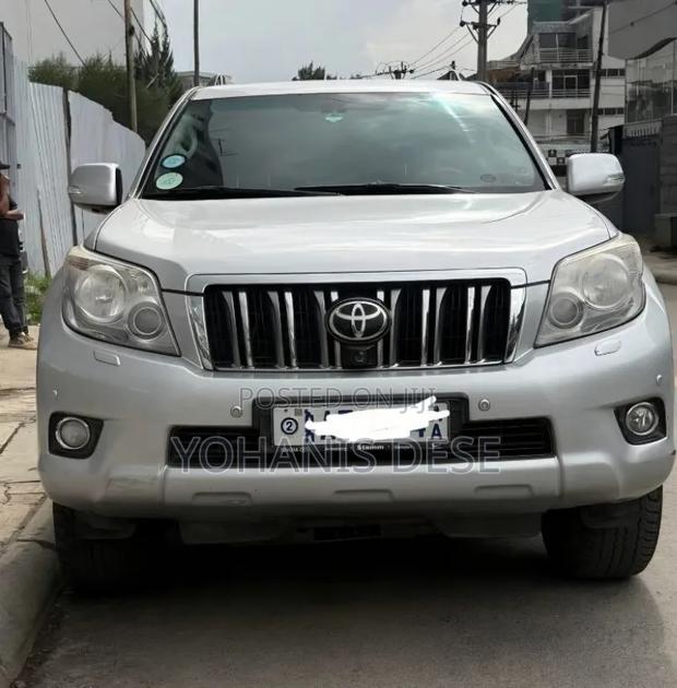 Toyota Land Cruiser Prado 2012 Silver