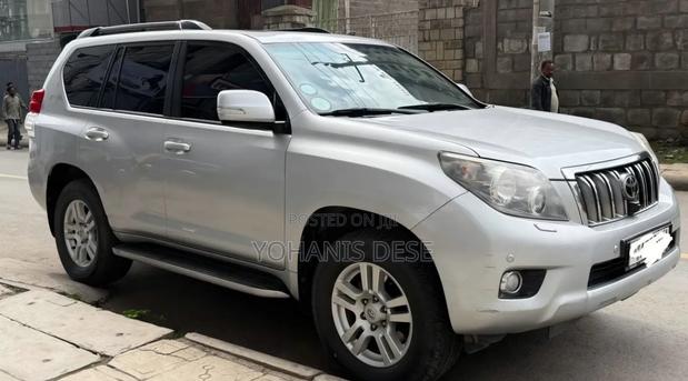 Toyota Land Cruiser Prado 2012 Silver