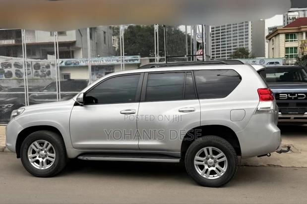 Toyota Land Cruiser Prado 2012 Silver