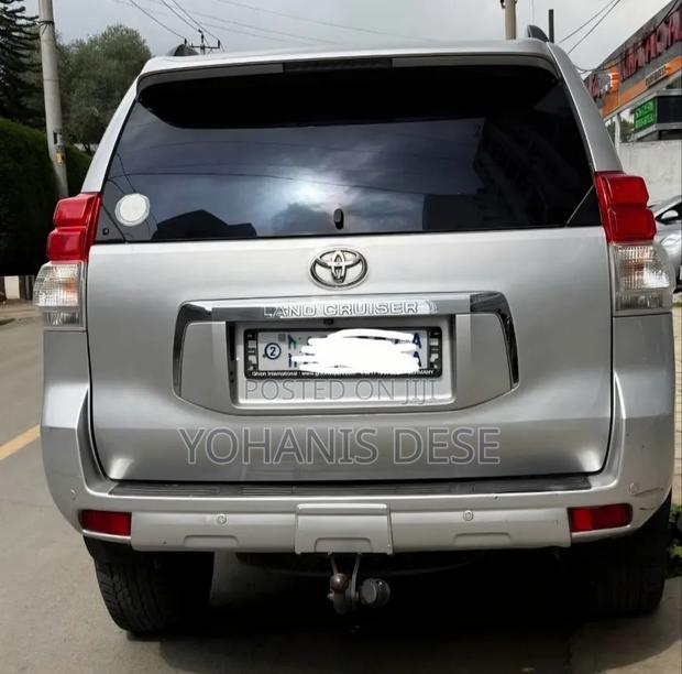 Toyota Land Cruiser Prado 2012 Silver