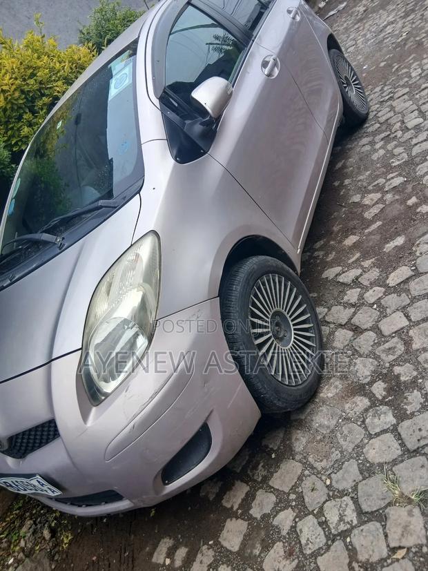 Toyota Yaris 2010 Silver