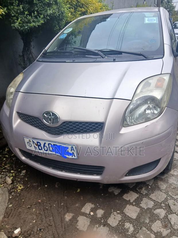 Toyota Yaris 2010 Silver