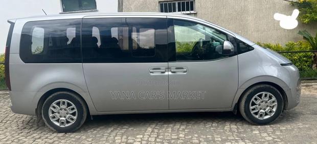 Hyundai Staria 2023